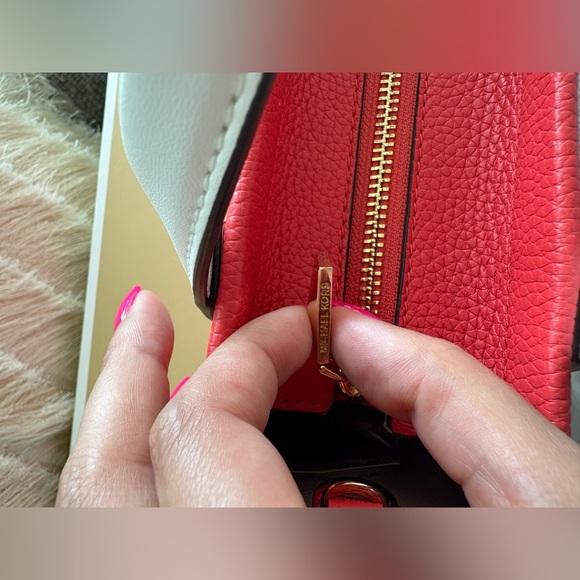 Michael Kors Gigi Spiced Coral Pebbled Leather Messenger Bag, Not Outlet - Picture 10 of 16